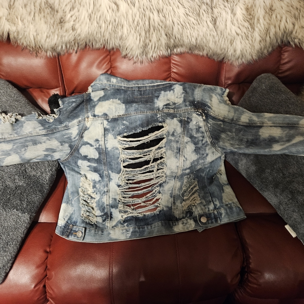 Jean Jacket - Picture 2 of 7